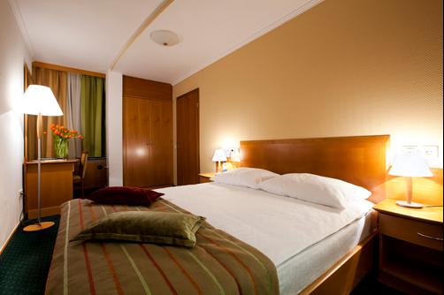 Central Hotel - Ljubljana - Bedroom