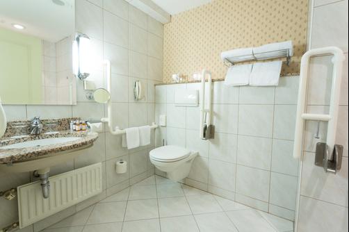 Hotel Lev - Ljubljana - Bathroom