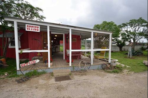 Running R Guest Ranch Inc - Bandera - Business center