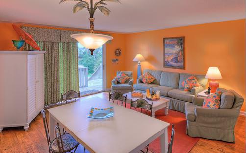 Oceanfront Litchfield Inn - Pawleys Island - Living room