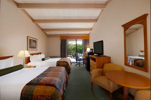 Best Western Sweetgrass Inn - Charleston - Bedroom