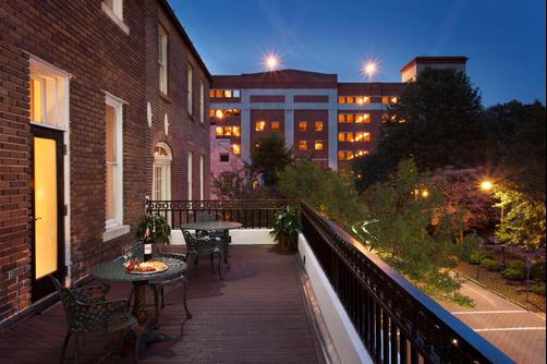 Planters Inn - Savannah - Building
