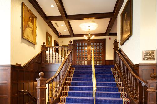 Deer Path Inn - Lake Forest - Stairs