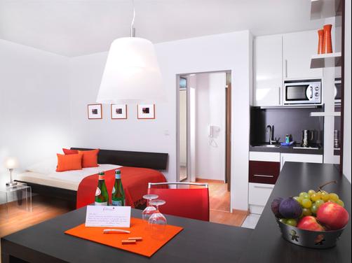 Frederics Serviced Apartments - Munich - Living room
