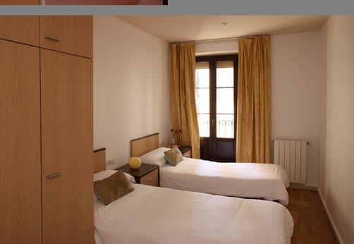 MH Apartments Guell - Barcelona - Bedroom