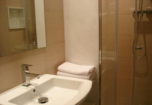 MH Apartments Urban - Barcelona - Bathroom