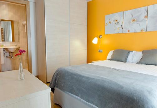 MH Apartments S. Familia - Barcelona - Bedroom