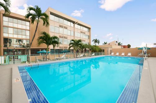 Days Inn Miami International Airport - Miami - Pool