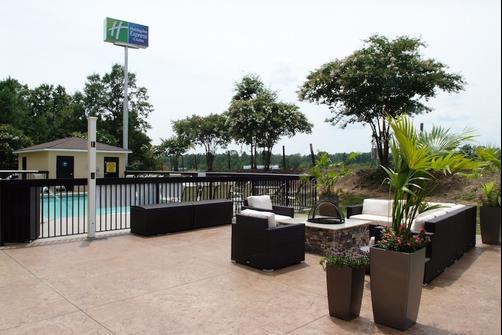 Holiday Inn Express Hotel & Suites Blythewood - Blythewood - Patio