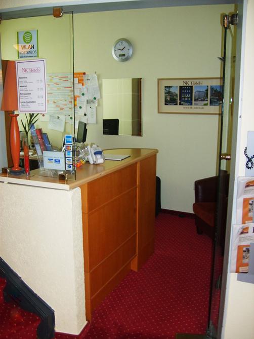 Domo Hotel Mondial - Dusseldorf - Front desk