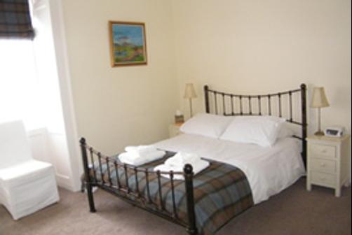 The Alexander Guest House - Inverness - Bed