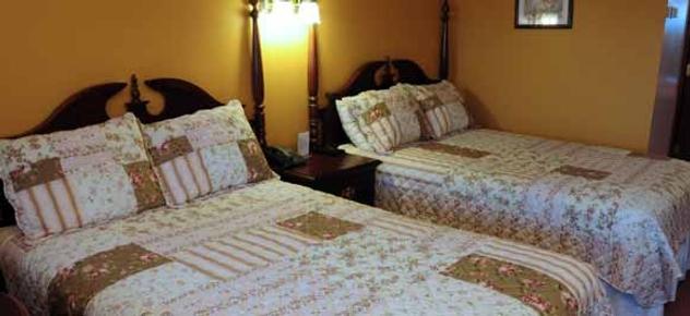 Guggisberg Swiss Inn B&B - Millersburg - Bed