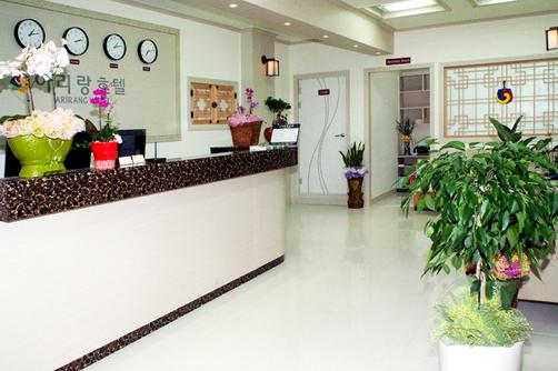 Arirang Hotel - Wanju - Front desk