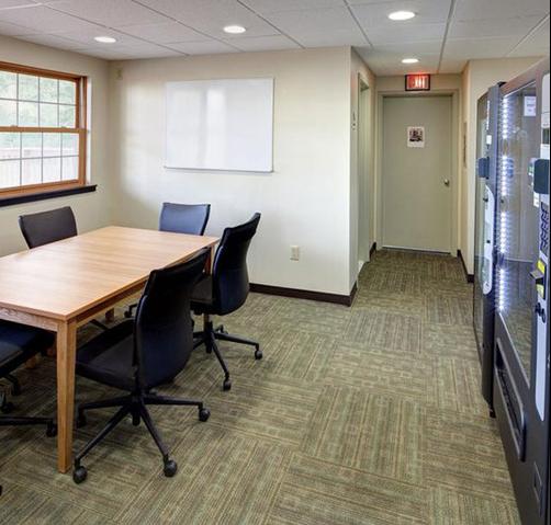 Fingerlakes Inn - Canandaigua - Business center
