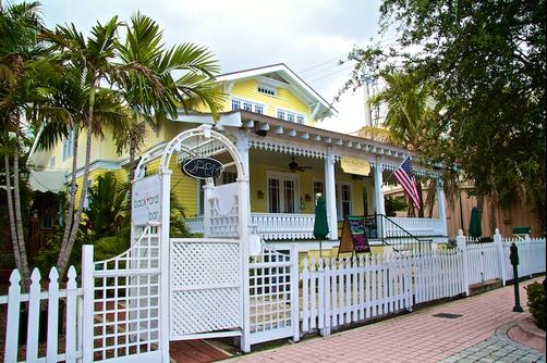 Palm Beach Hibiscus - West Palm Beach - Building
