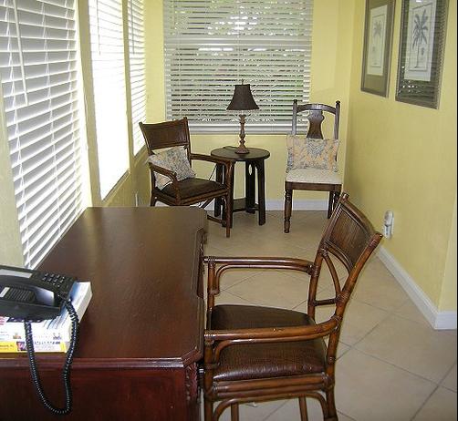 Palm Beach Hibiscus - West Palm Beach - Business center
