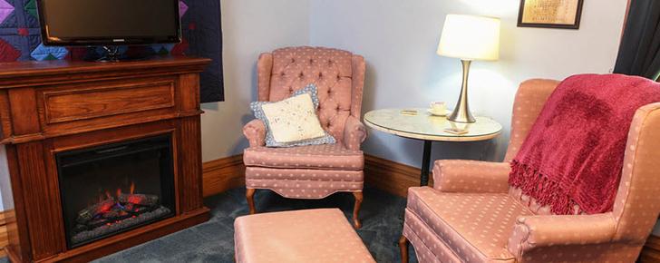Country Victorian Bed & Breakfast - Middlebury - Living room