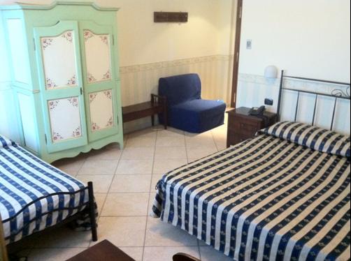 Hotel Camino Vecchio - Fossato di vico - Bedroom