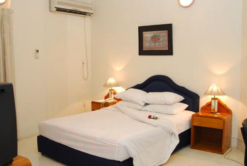 Sandy Shore Motel - Westerly - Bedroom