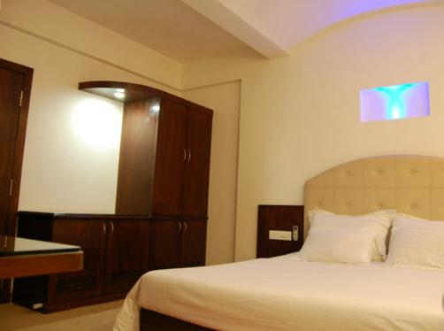 Hotel Niraali Executive - Pune - Bedroom