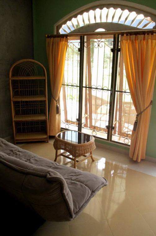 Tabo Cottages - Prapat - Living room