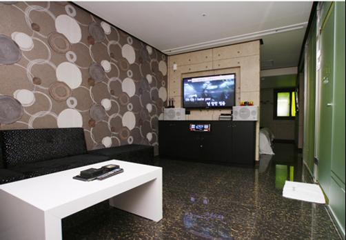 Goodstay Luna Hotel - Osan - Living room