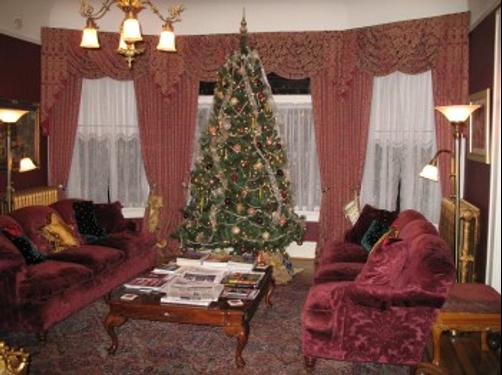 The Lion and the Rose Victorian Bed & Breakfast - Portland - Living room