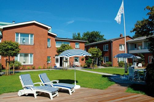 Hotel Haus Jensen - Wyk Auf Foehr - Building