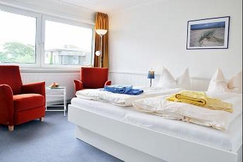 Hotel Haus Jensen - Wyk Auf Foehr - Bedroom