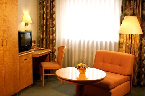 Hotel Auracher Hof - Herzogenaurach - Living room