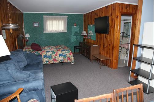 Cramers Point Motel & Cottages - Lake George - Bedroom