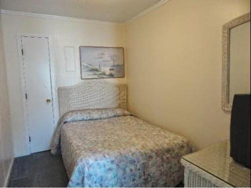 Tricia-Lyn & Carriage House - North Myrtle Beach - Bedroom