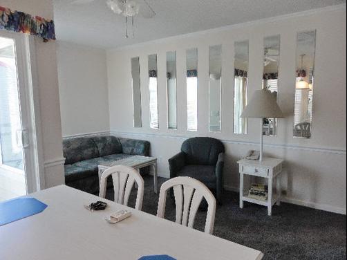 Tricia-Lyn & Carriage House - North Myrtle Beach - Living room