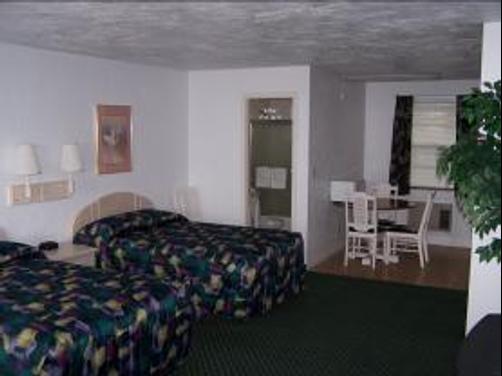 Royal Holiday Beach Motel - Daytona Beach Shores - Bedroom