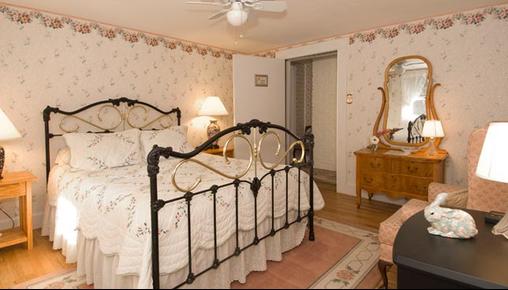 Schroon Lake Bed and Breakfast - Schroon Lake - Bedroom