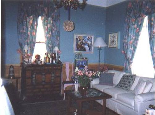 Blooming Garden Inn - Durham - Living room