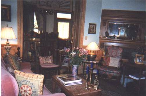 Blooming Garden Inn - Durham - Living room