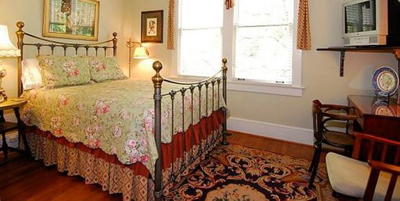 Adele's Virginia Highland Bed & Breakfast - Atlanta - Bedroom