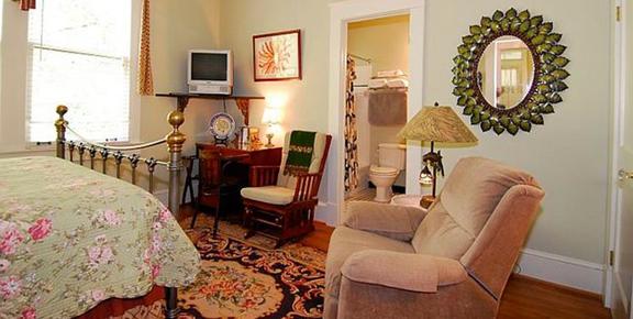 Adele's Virginia Highland Bed & Breakfast - Atlanta - Bedroom
