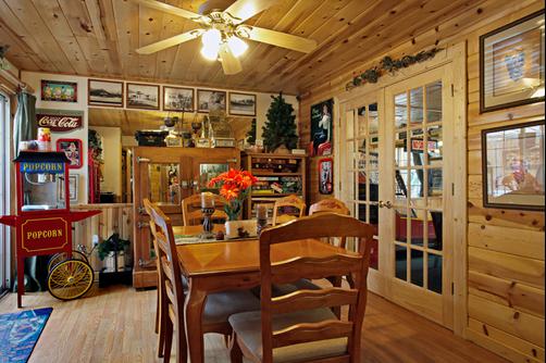Fireside Lodge Bed and Breakfast - South Lake Tahoe - Living room