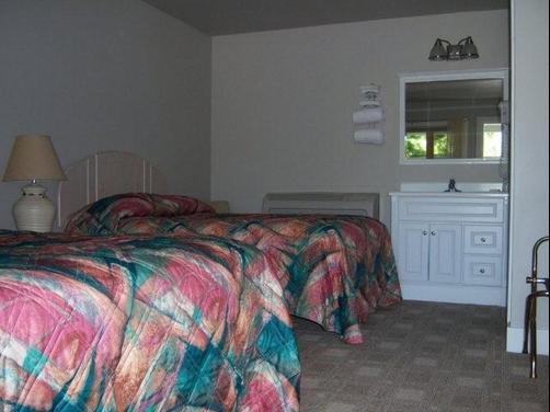 Captains Quarters Motel - Saugatuck - Bedroom