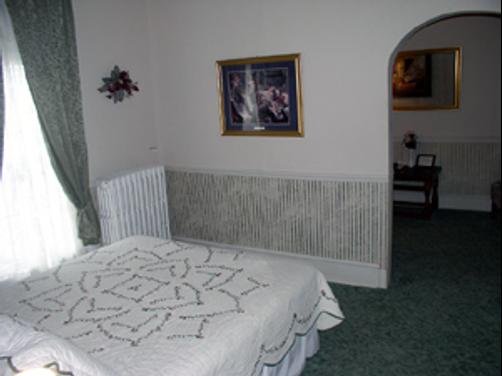 Colonial Manor Inn - Onancock - Bedroom