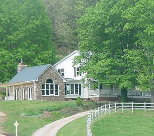 Fincastle Vineyard Bed and Breakfast - Fincastle - Building