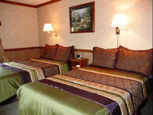 Homestead Lodging - Smoketown - Bedroom