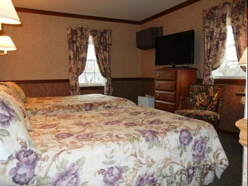 Homestead Lodging - Smoketown - Bedroom