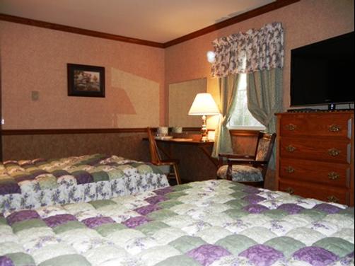 Homestead Lodging - Smoketown - Bedroom