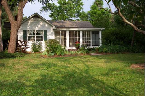 Ivy Cottage on the River - Hartfield - Building