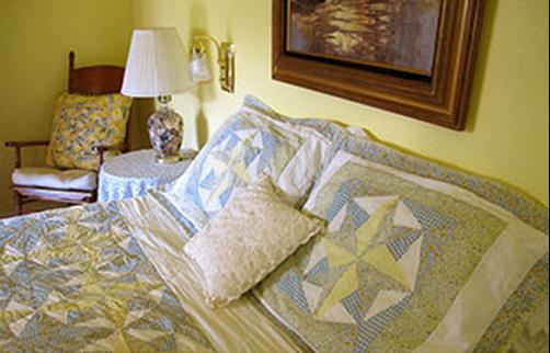 Resting on the Rock B&B - Seal Rock - Bedroom