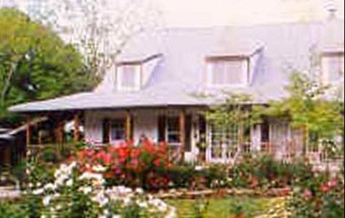 Roses and The River Bed and Breakfast - Brazoria - Building