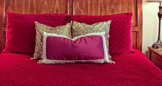 The DreamGiver's Inn - Newberg - Bed